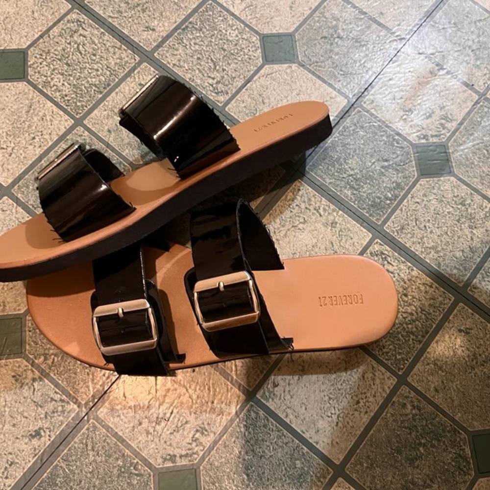 Slippers - Picture 2 of 3